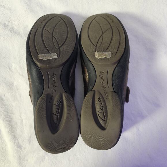 Women’s Clarks In Motion Mary Jane Size 9.5M In Motion Flex Pewter Color Leather - Picture 4 of 6